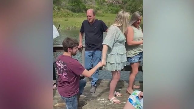 Video: Georgia man struggles to propose to distracted girlfriend