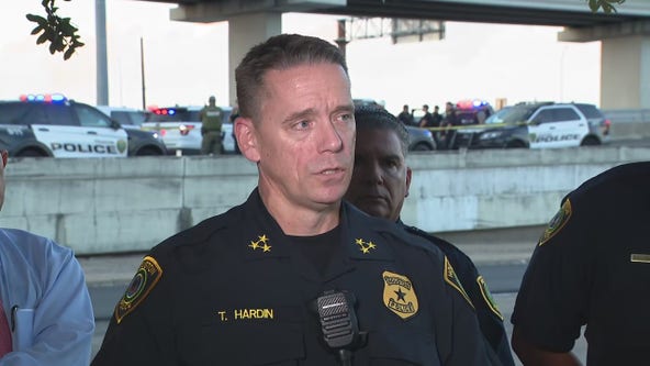 Houston police provide update after officer-involved shooting on Southwest Freeway