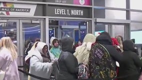 Shoppers line up out at MOA for Black Friday