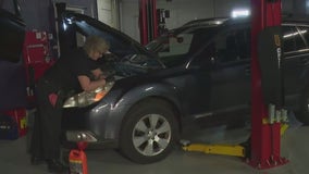 Mechanista auto shop encourages young women to dive into the world of car repairs