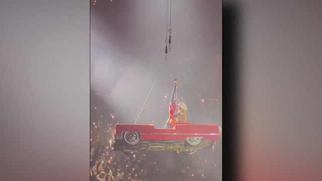 Beyoncé pauses first Houston 'Cowboy Carter' show due to mid-air malfunction