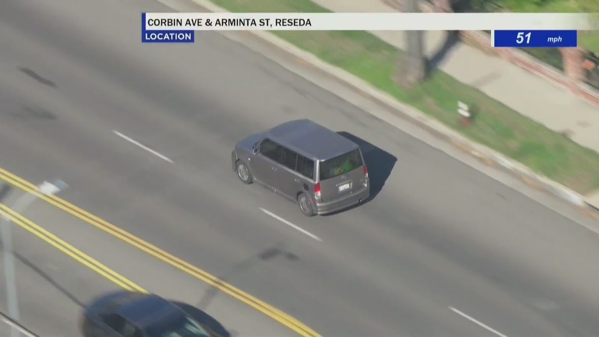 Police chase in San Fernando Valley