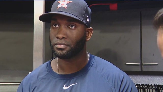 Astros' Yordan Alvarez to remain sidelined due to fractured hand