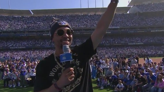 Mookie Betts thanks the fans