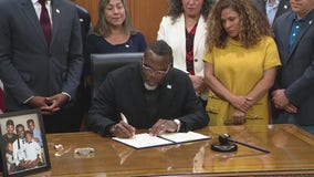 Chicago mayor signs order to protect residents' rights amid fears of troop deployment