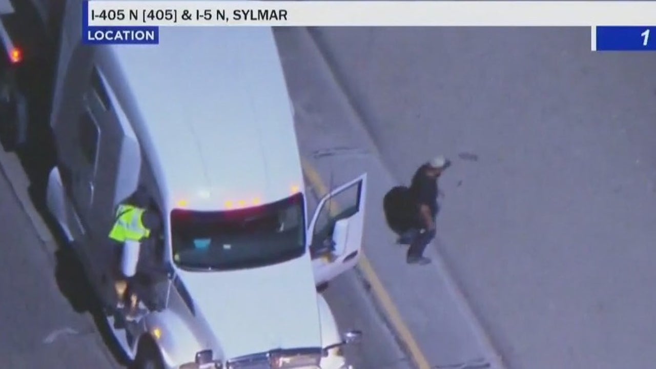 Carjacking suspects manage to escape after long pursuit | FOX 11 Los Angeles