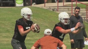 Longhorns practicing in Texas heat