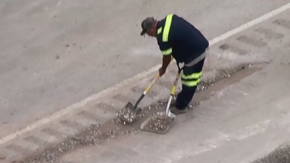 $800K in dimes spills onto Texas highway