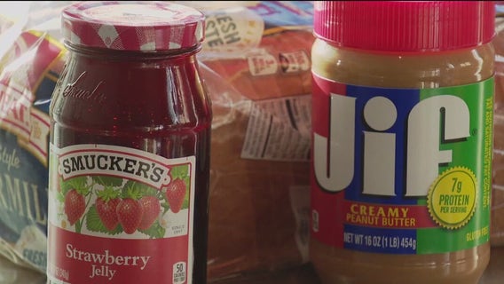 Teen makes PBJ for SNAP recipients as gov't shutdown continues