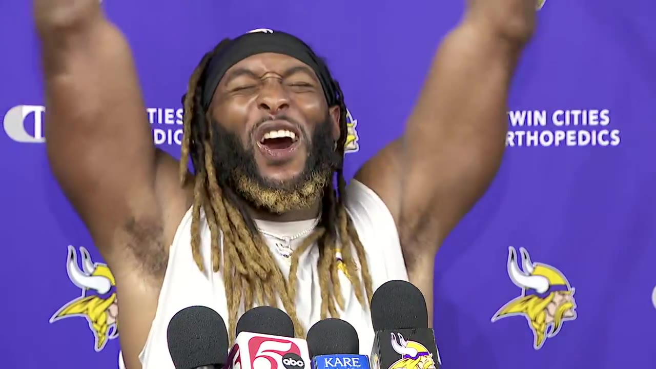 Aaron Jones practices Skol chant ahead of Vikings home opener