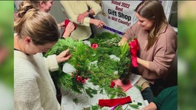 Suburban Chicago group can teach you how to make your own holiday wreath