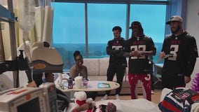 Atlanta Falcons players visit kids in hospital