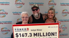 Powerball winner charged after kicking Florida deputy in face
