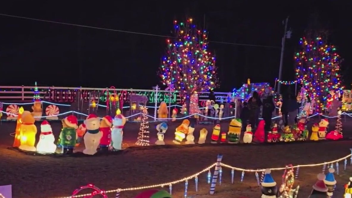 Viral Christmas light show draws thousands