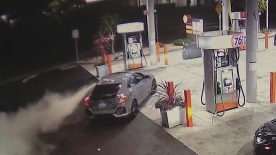 Escaping gas-station burglars spray smoke at Emeryville cop car