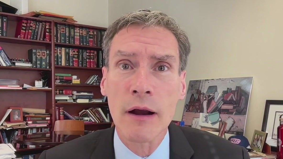 Will the Supreme Court strike down Trump's tariffs? Chicago professor weighs in