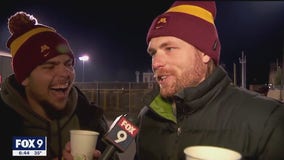 Gophers football team hands out Thanksgiving turkeys