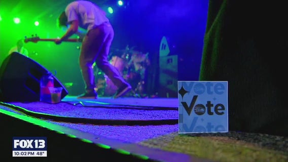 Voters line up to 'Croc the Vote' ahead of WA Election Day