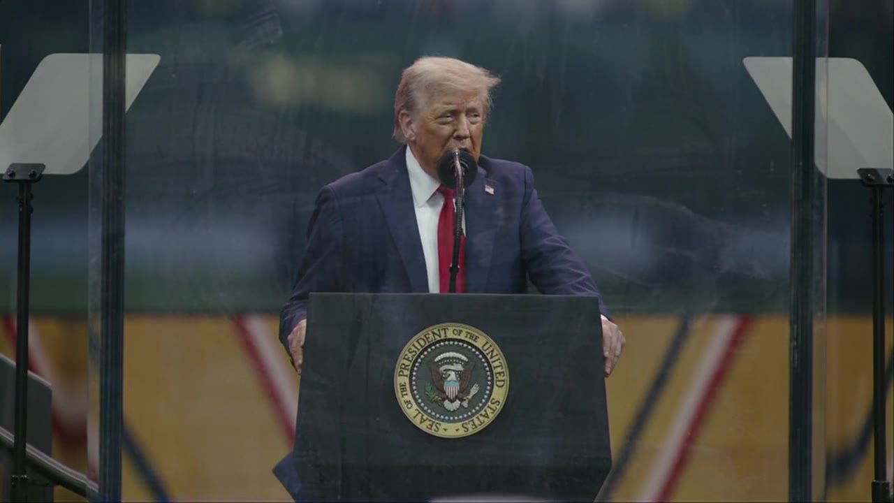 Trump speaks at military parade