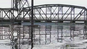 Stillwater closes lift bridge as river rises