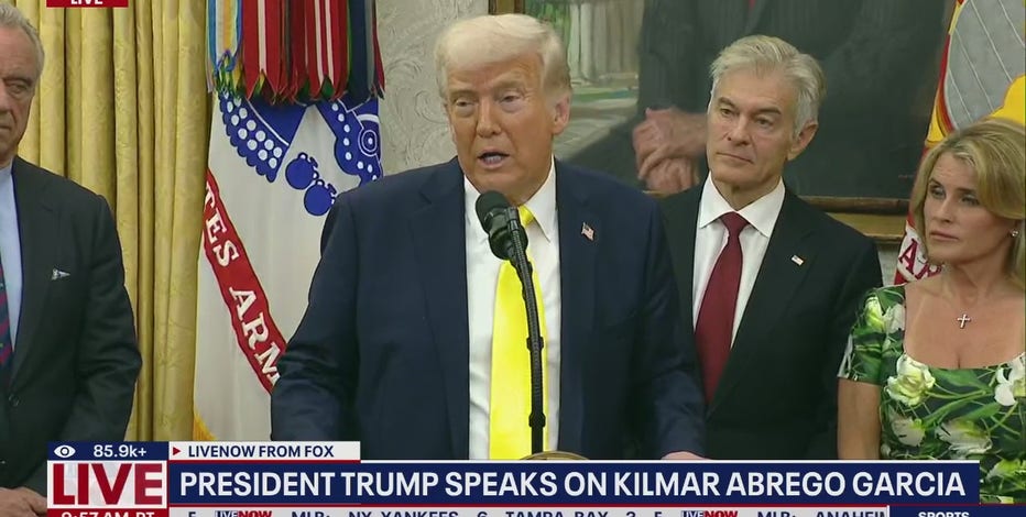 Press rushed out of Oval Office during Dr. Oz swearing in ceremony at White House