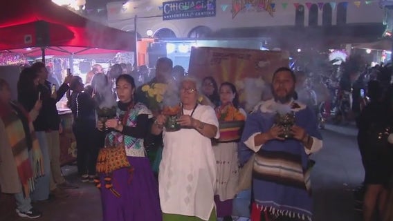 Olvera Street prepares for Día de Los Muertos