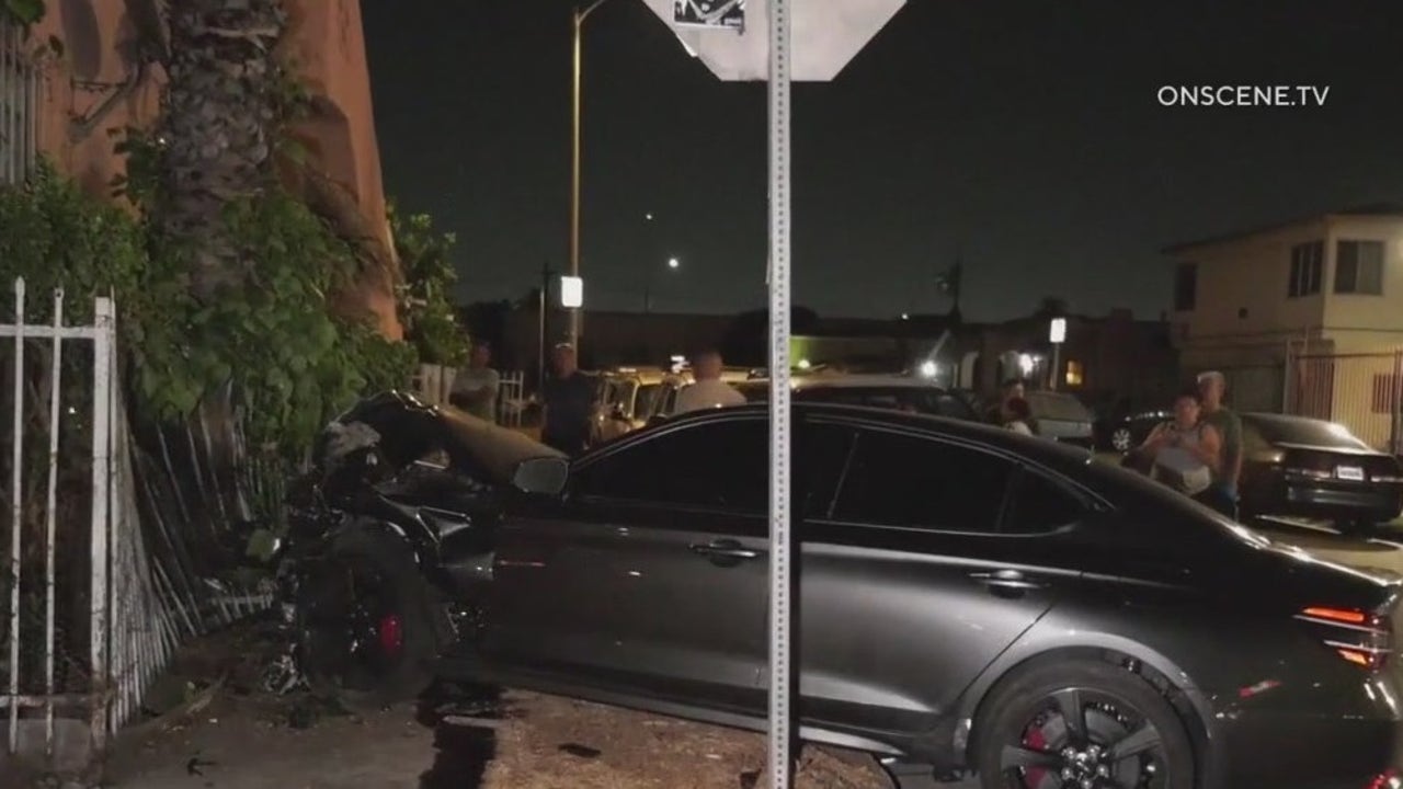 Pursuit suspect escapes after getting into 2nd vehicle | FOX 11 Los Angeles