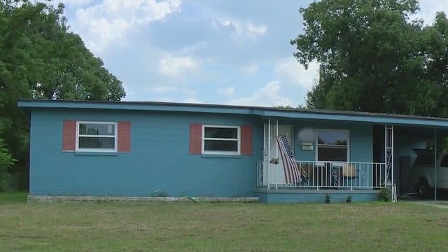 1-week-old baby found alone in driveway of Orlando home, police say