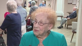 106-year-old woman hosts annual fashion show at Spring senior citizen community