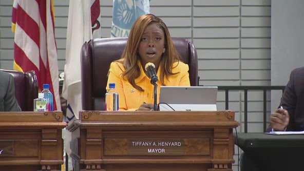 'They on to you': Dolton meeting with Mayor Tiffany Henyard, Lori Lightfoot turns to chaos