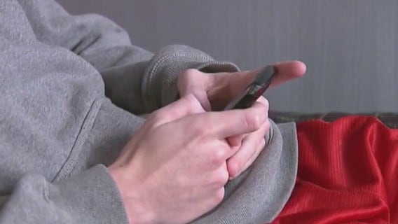 Survey finds most are irritated by people who are not more private with their cell phones