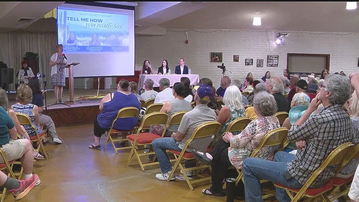 Immigration on the agenda at Phoenix town hall