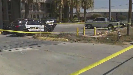 San Antonio police shooting: 2 officers shot, suspect killed