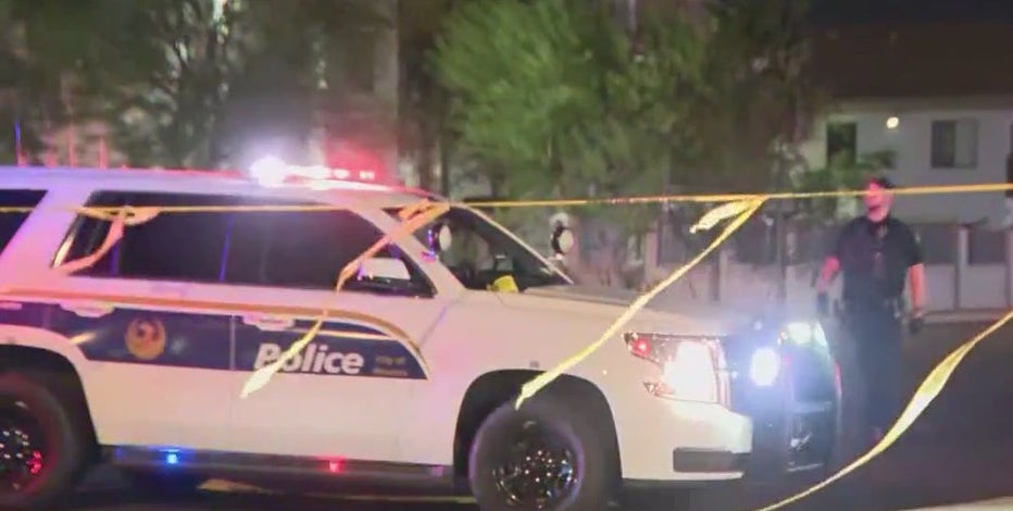 Man shot and robbed while walking on Phoenix street: PD