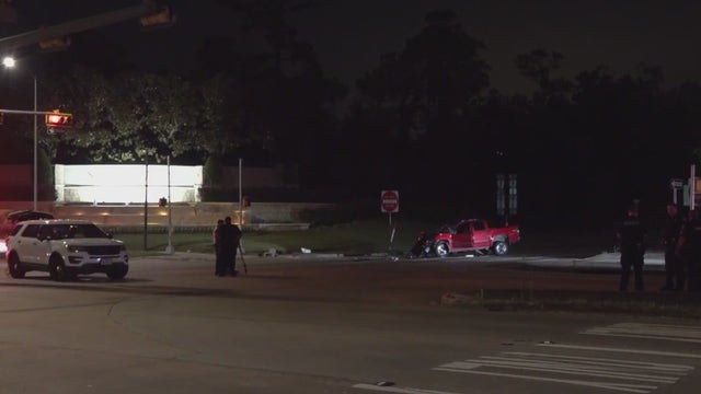 Northeast Harris County: Driver dies after rear-ending 18-wheeler near Beltway 8, officials say