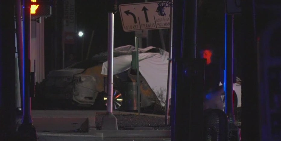 Two killed, one injured after speeding driver crashes into vehicle in Houston's Midtown area, officials say