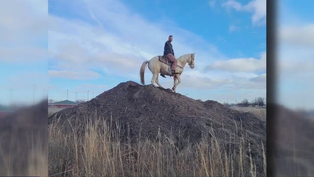 'America's Amputee' travels by horse from Oklahoma to Bolivar Peninsula