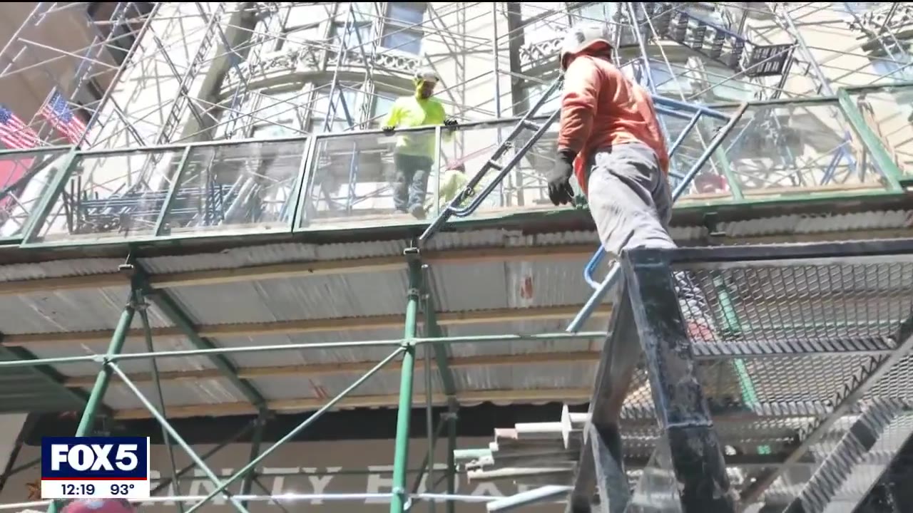 New Yorkers working in the extreme heat