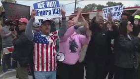 Broadview ICE protests lead to 9 arrests after removal of fencing