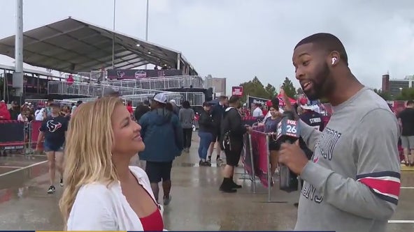 DaLaun spots Coco at Texans Training Camp