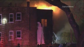 3 hospitalized after Chicago apartment fire