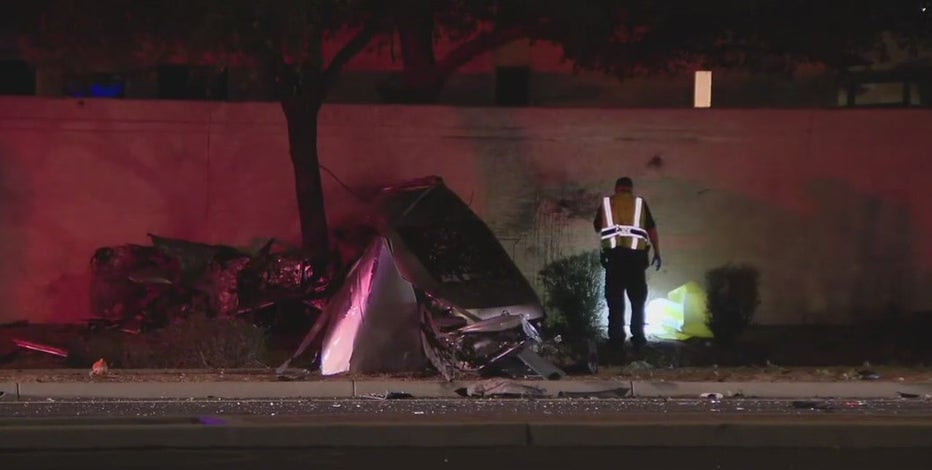 Deadly crash in Mesa prompted road closure: PD