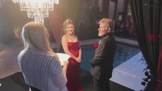 Phoenix couple ties the knot on Halloween night