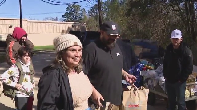 Houston weather: Houstonians helping the homeless after man dies at bus stop