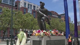 Giants fans memorialize Willie Mays, remark on his impact