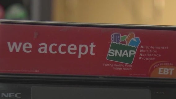 Loss of SNAP benefits due to the government shutdown sends Illinoisans into limbo