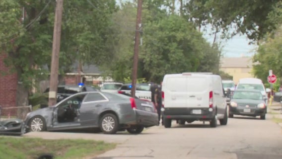 Houston police search for cyclist accused of shooting driver