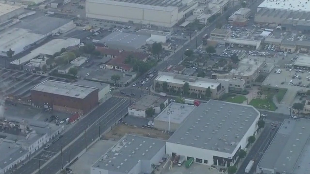 Hit-and-run turns fatal in Vernon | FOX 11 Los Angeles