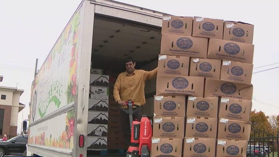 Detroit Mayor helps give out food at food banks amid SNAP uncertainty