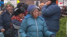 'Operation Blessing' serves thousands with hot meals on Chicago's South Side